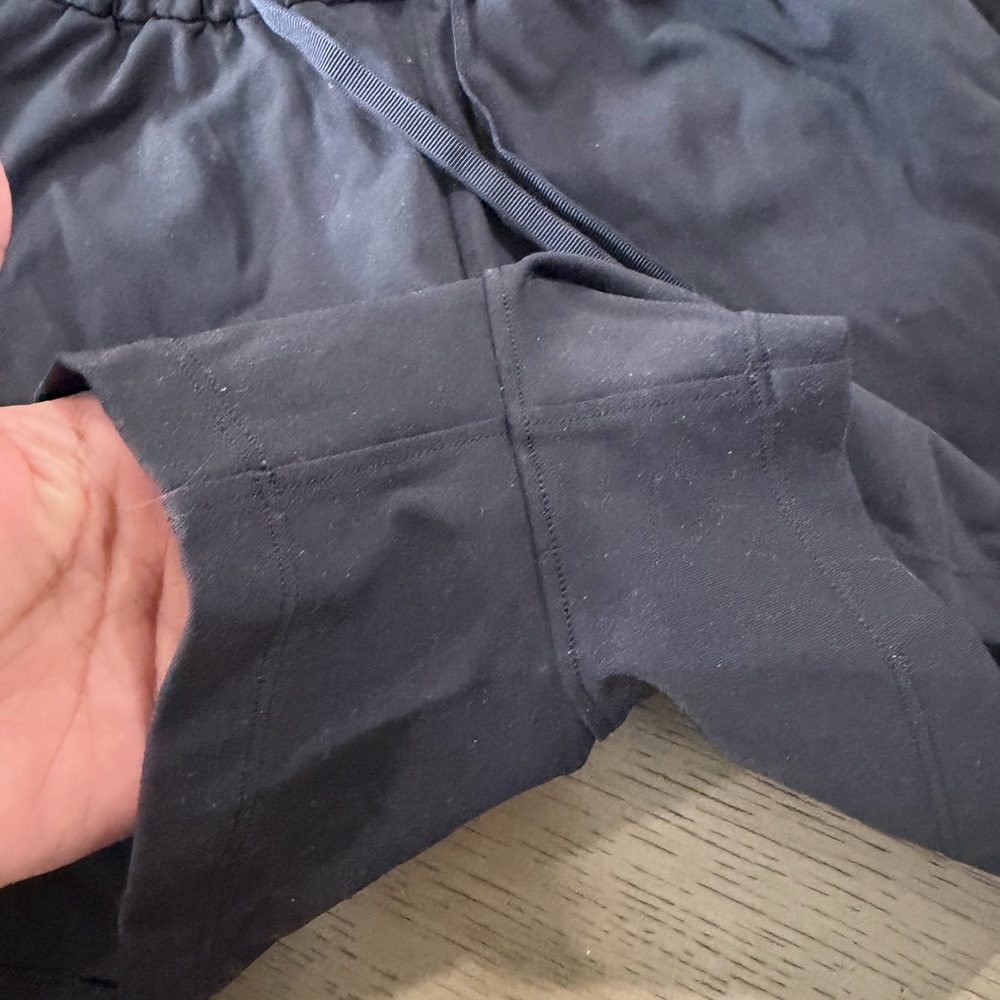 Lululemon Shorts Size 4 - Picture 2 of 10